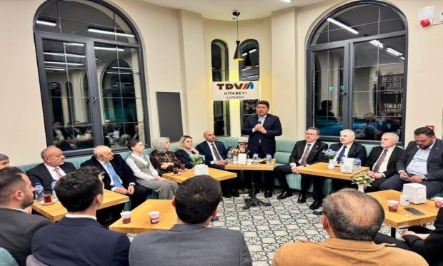  Kitapların Arasında Hatıralarla Dolu Bir Akşam
