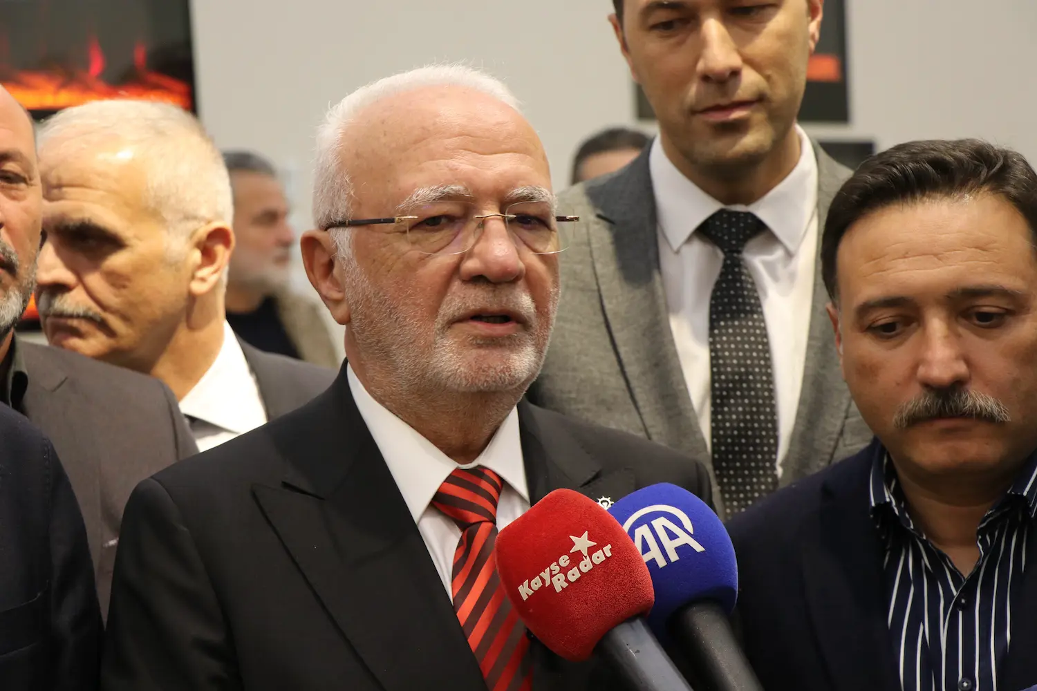 Genel Başkan Vekilimiz Elitaş, Kayseri'de mobilya fuarını ziyaret etti